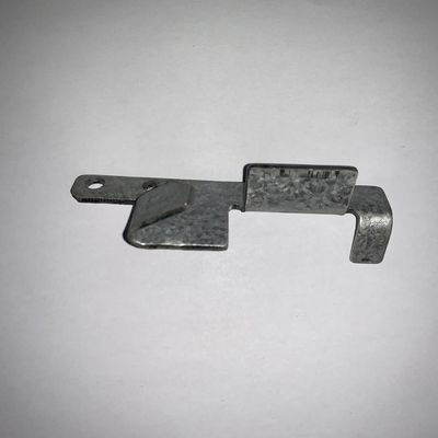 गैल्वेनाइज्ड रेगुलेटिंग प्लेट पोल्ट्री ब्रैकेट G.I. पोल्ट्री फार्म के लिए समायोजक